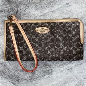 brown coach wristlet - great condition, used once